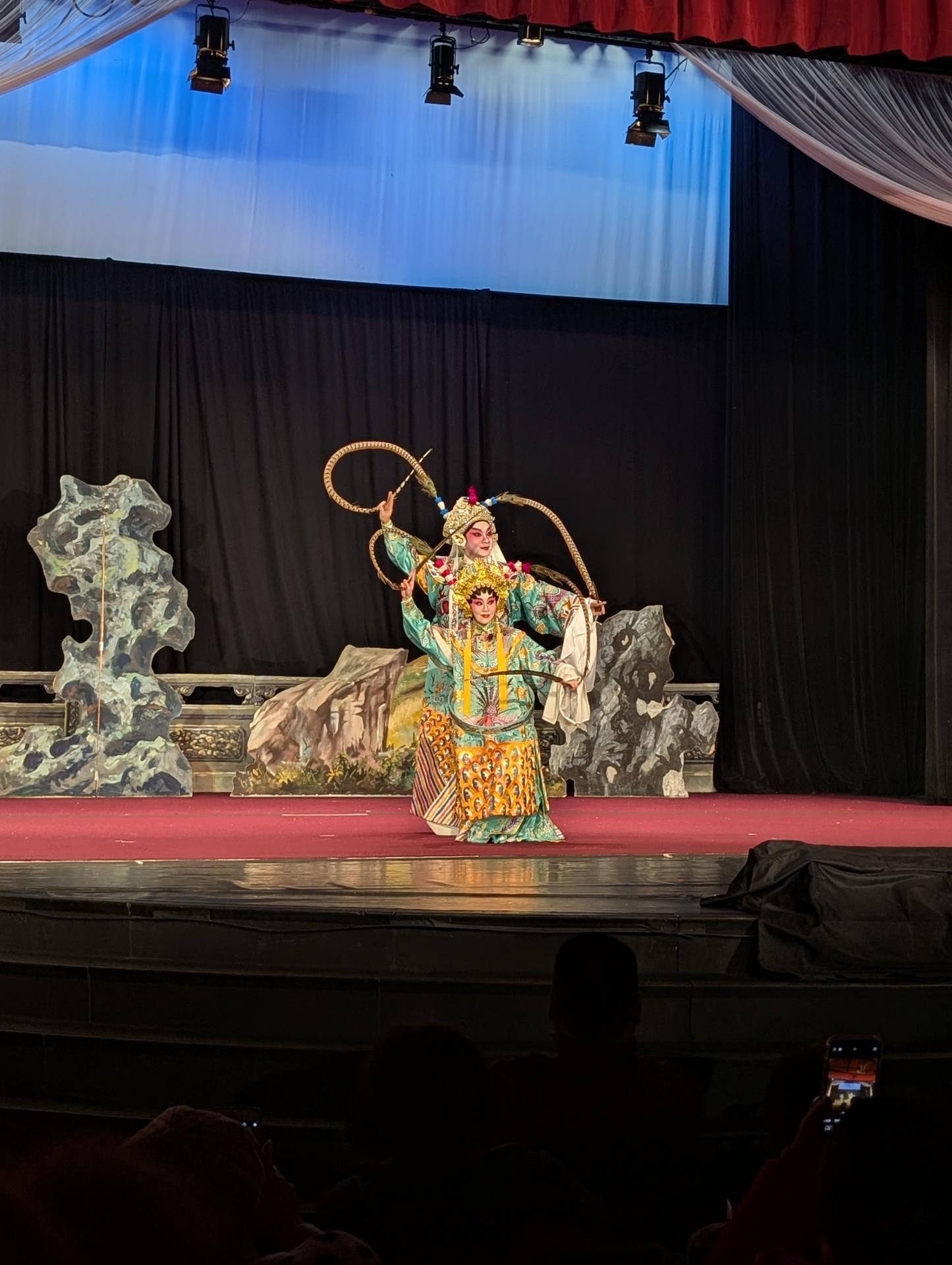 Chinese performers amazing pose