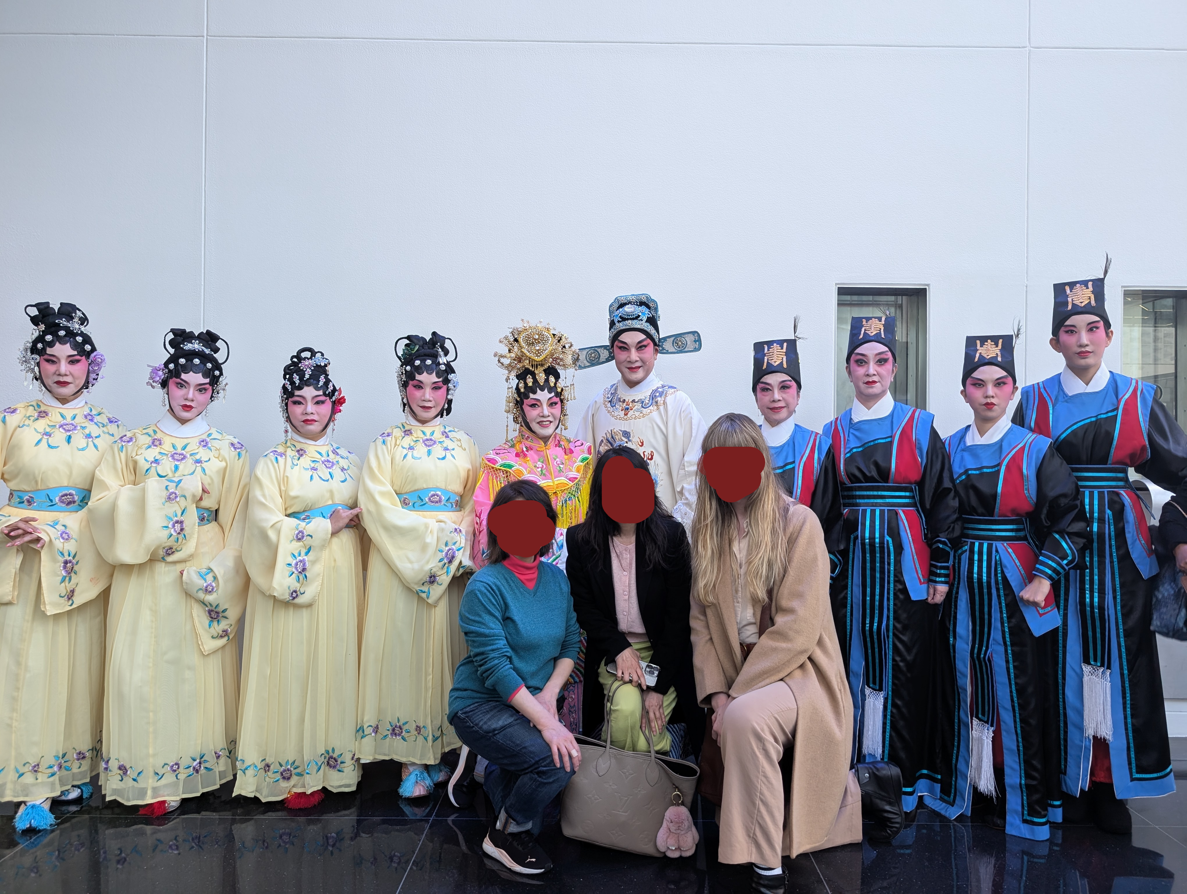 Photo opportunity with some of the cast!